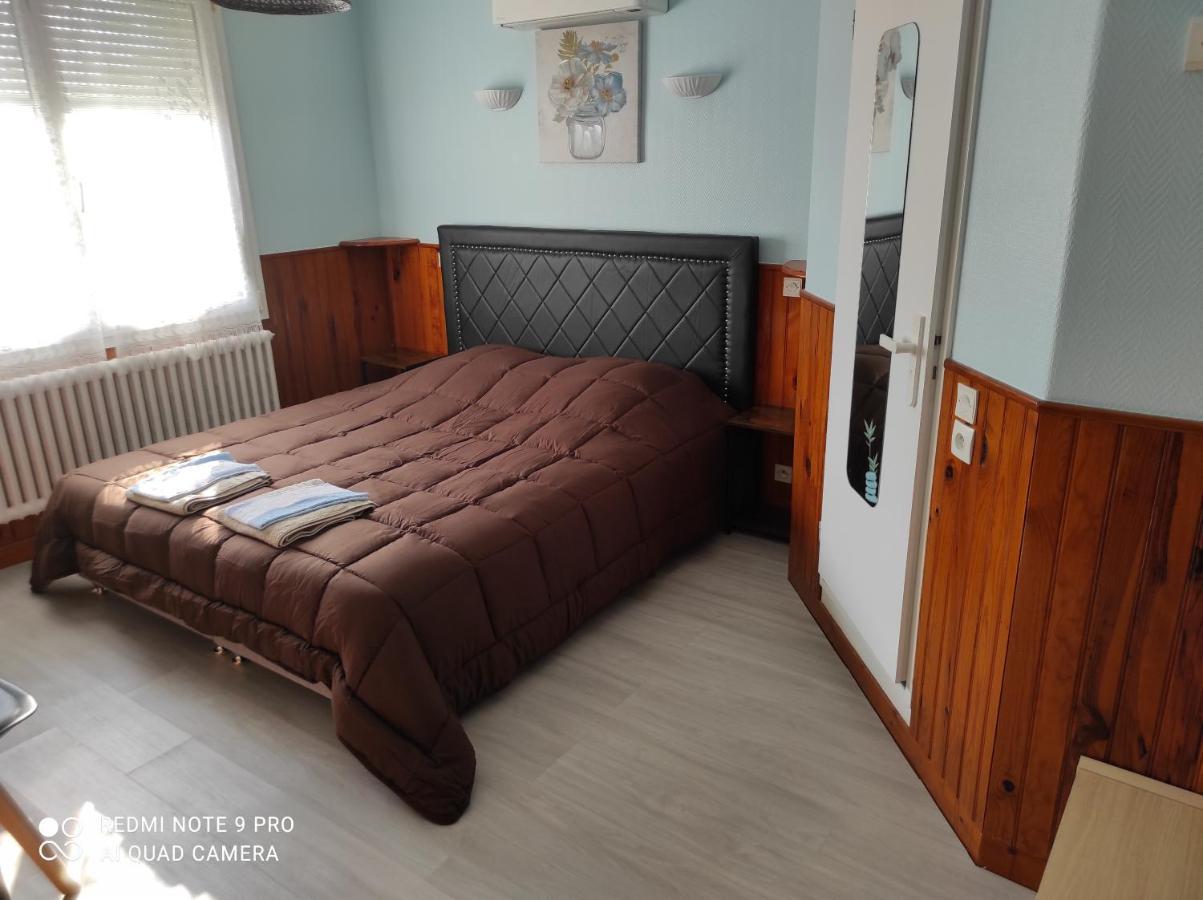 Hotel De La Place Germigny-des-Prés Esterno foto