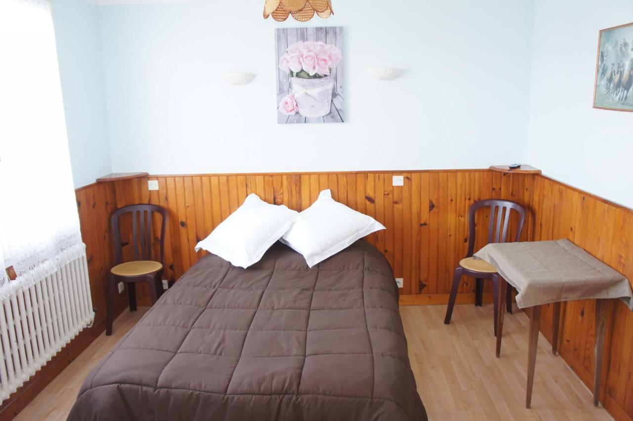 Hotel De La Place Germigny-des-Prés Esterno foto